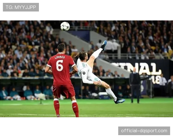 欧冠主题曲在球场响起，欧洲足球最高荣誉象征